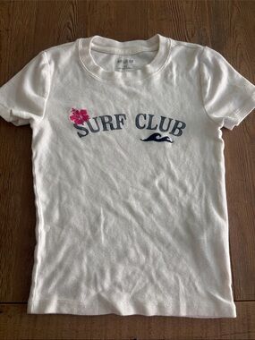 🍎 NWOT Hollister White 'Surf Club' Graphic Tee with Pink Hibiscus Accent